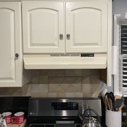 Rangaire Ductless Range Hood Fan And Light for Sale in Smithtown