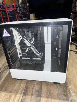 White Mid-Tower PC Case with ASRock Z270 Extreme4 Motherboard