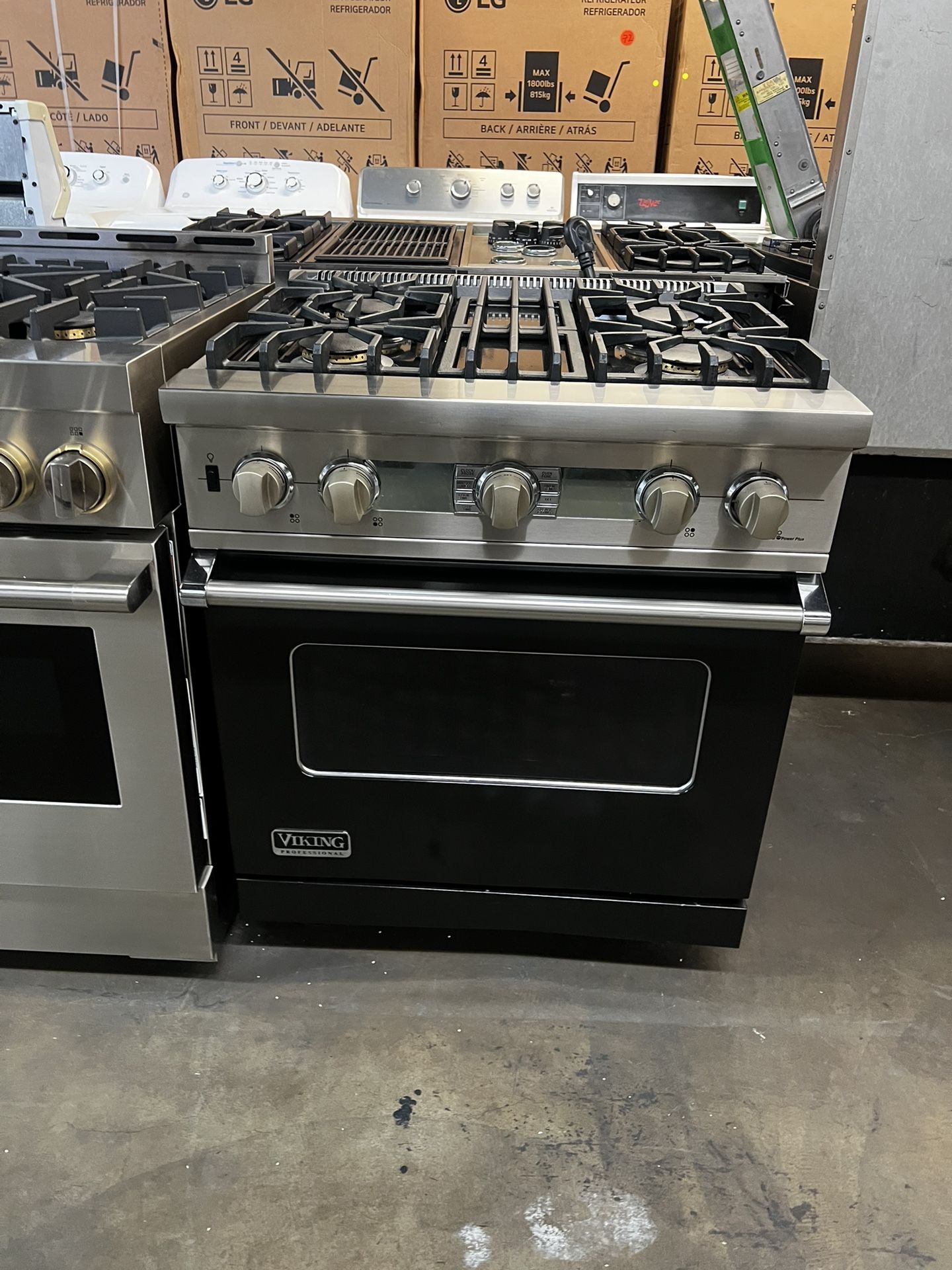 Viking Dual Fuel 30”Wide Gloss Black Range Stove