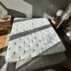King Size Mattress- 12 Inch Memory Foam Mattress, Barely Used, New 2023
