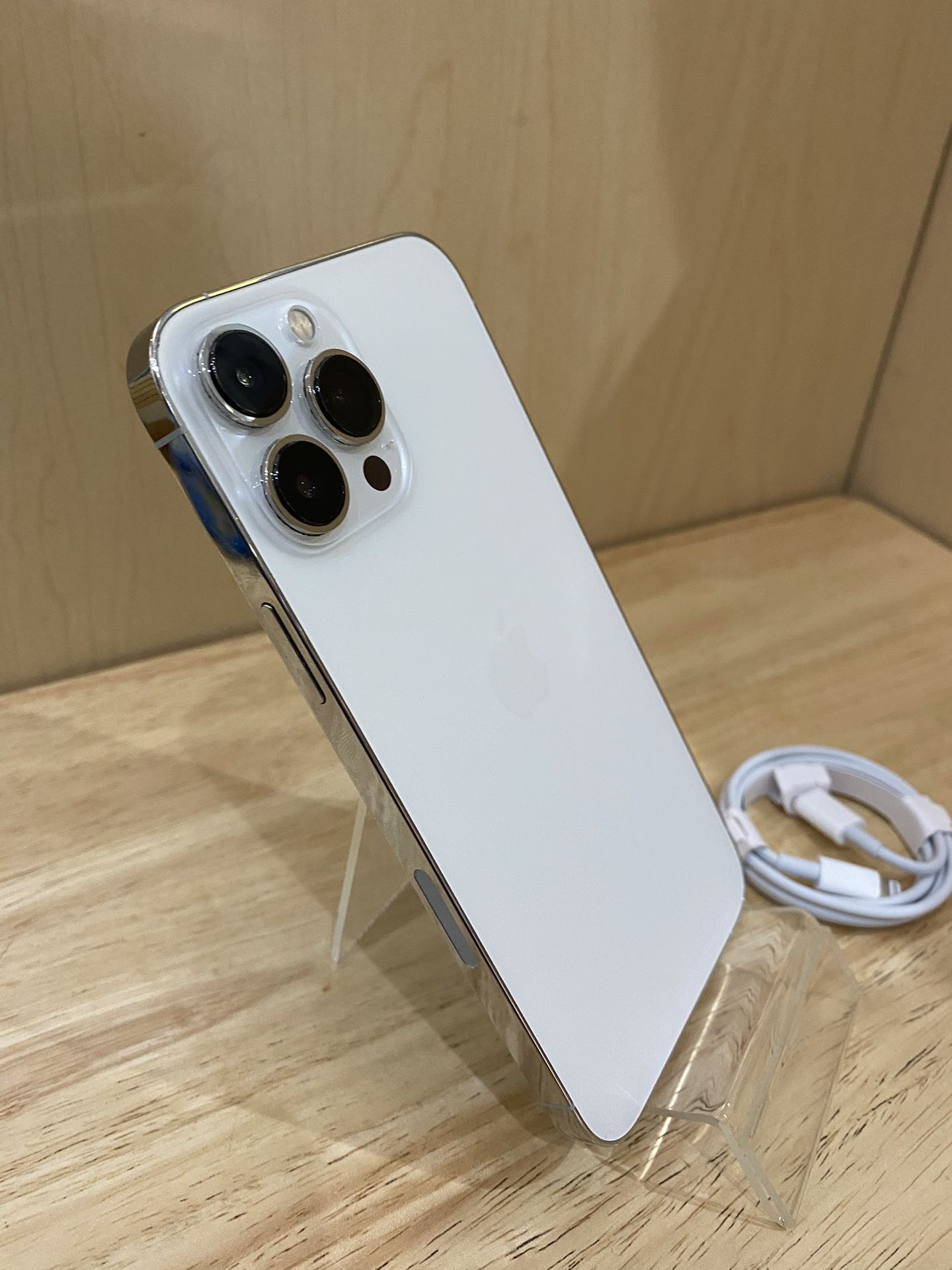 Apple iPhone 13 Pro Max Color White 256Gb Unlocked For Any Carrier 