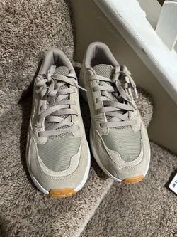 Woman’s under armor shoes size 9.5
