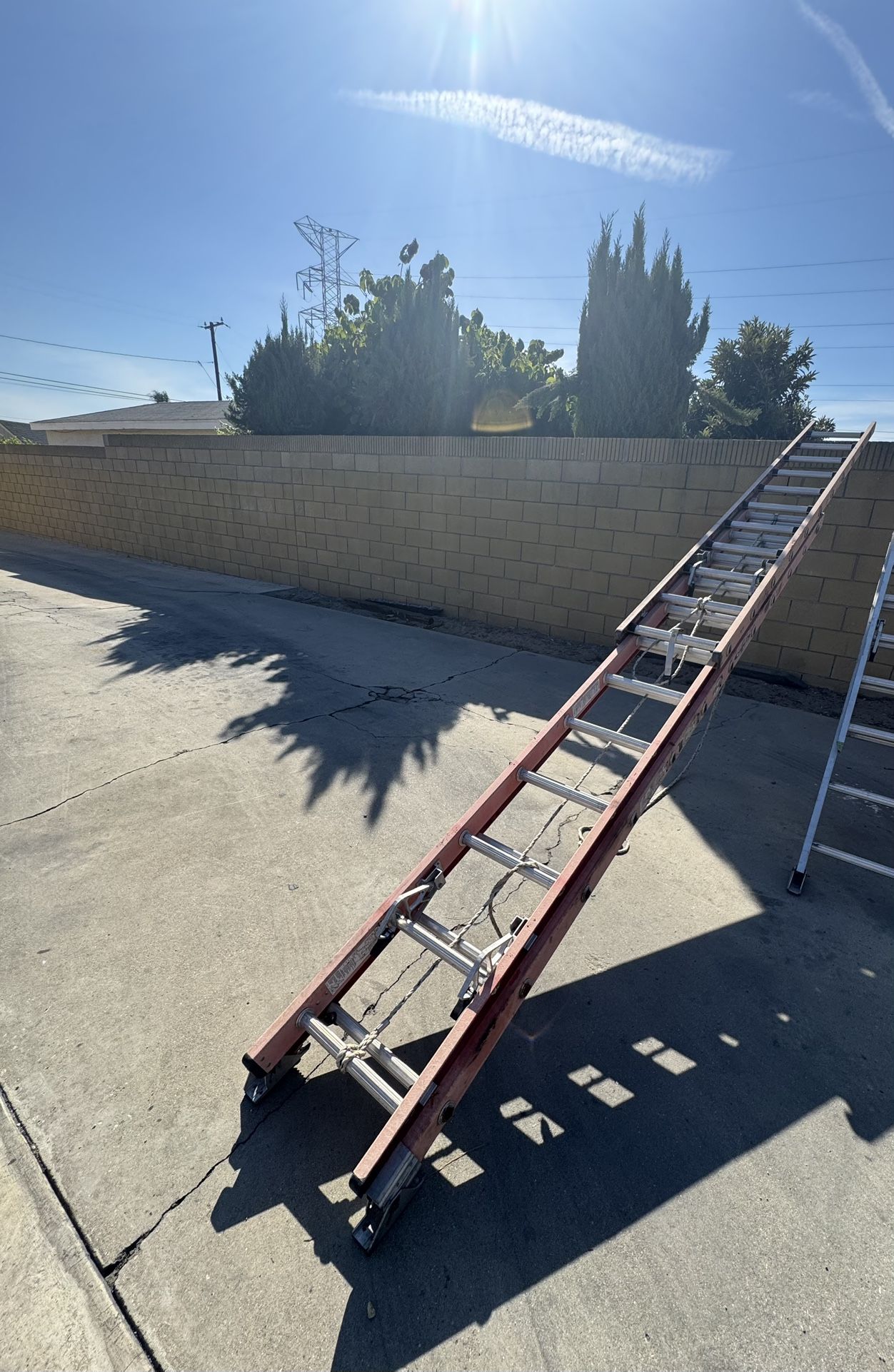 WERNER Extension Ladder: 35 ft Ladder Size, Fiberglass, 300 lb Load Capacity, 3 Sections