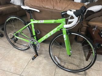 Felt  f ,95.  Jr.  Road bike   18    Velocity.