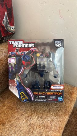 Transformers “Fall of Cybertron “ Soundwave action figure
