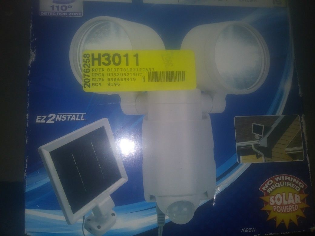 Brinks solar motion light
