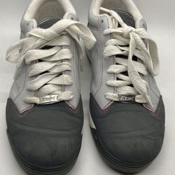 volgorde federatie Turbulentie Reebok DJ Two Tone Gray Leather Trainer Athletic Shoes Women's Size 8.5M  for Sale in Phoenix, AZ - OfferUp