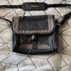 Targus Mini Messenger Bag