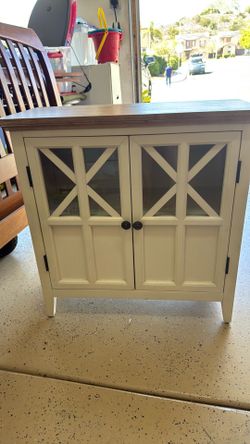 Side cabinet
