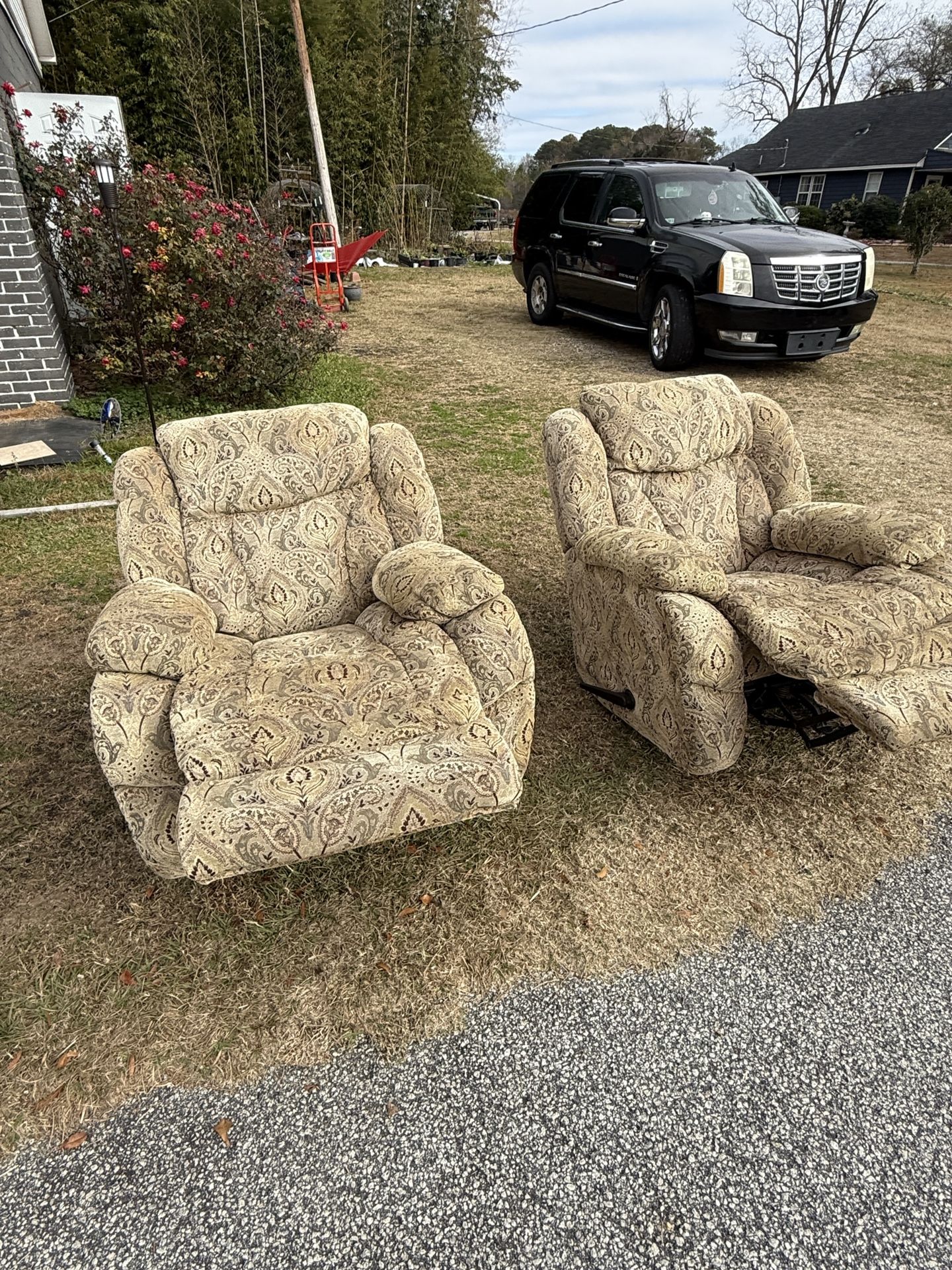 Lazy Boy Set Of 2 Matching Rocker Recliners