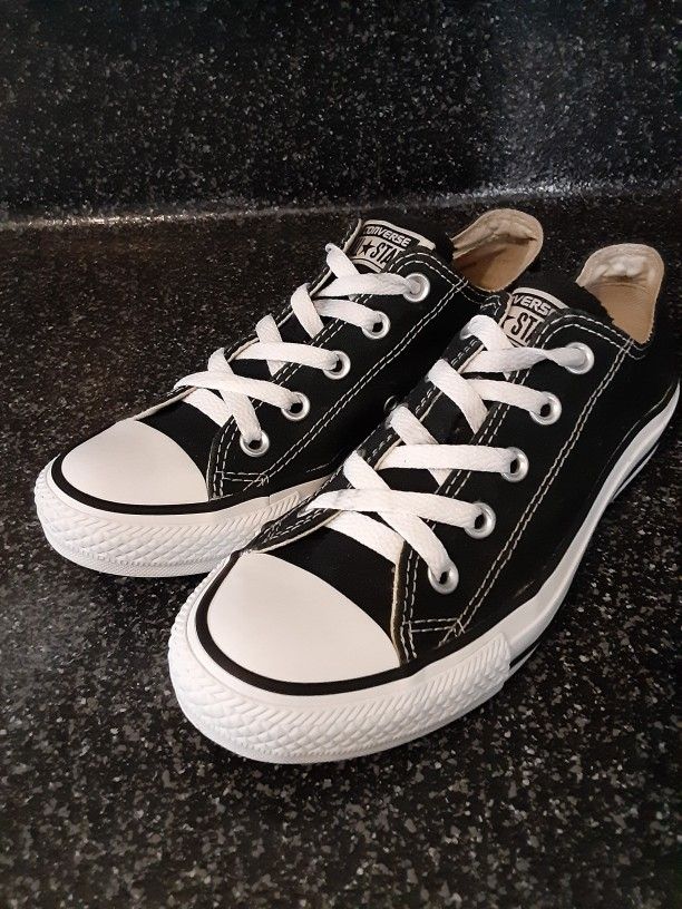 Converse womens 6 Good Condition 