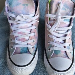 Converse Size 7 Woman