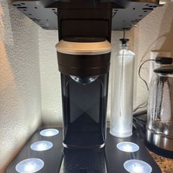 Once used Bartesian (Black & Decker)  w/ four pods