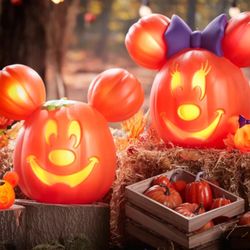 In Hand  2024 Mickey & Minnie Light Up Jack-o-lantern Halloween Disney 