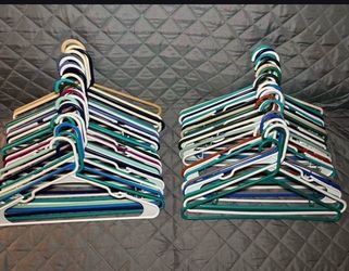 60 HANGERS SIZE LARGE 👗👕👚$20