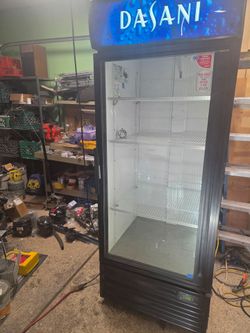 Dasanti True Mfg 27 Cubic Feet Commercial Glass Door Merchandiser Cooler Refrigerator