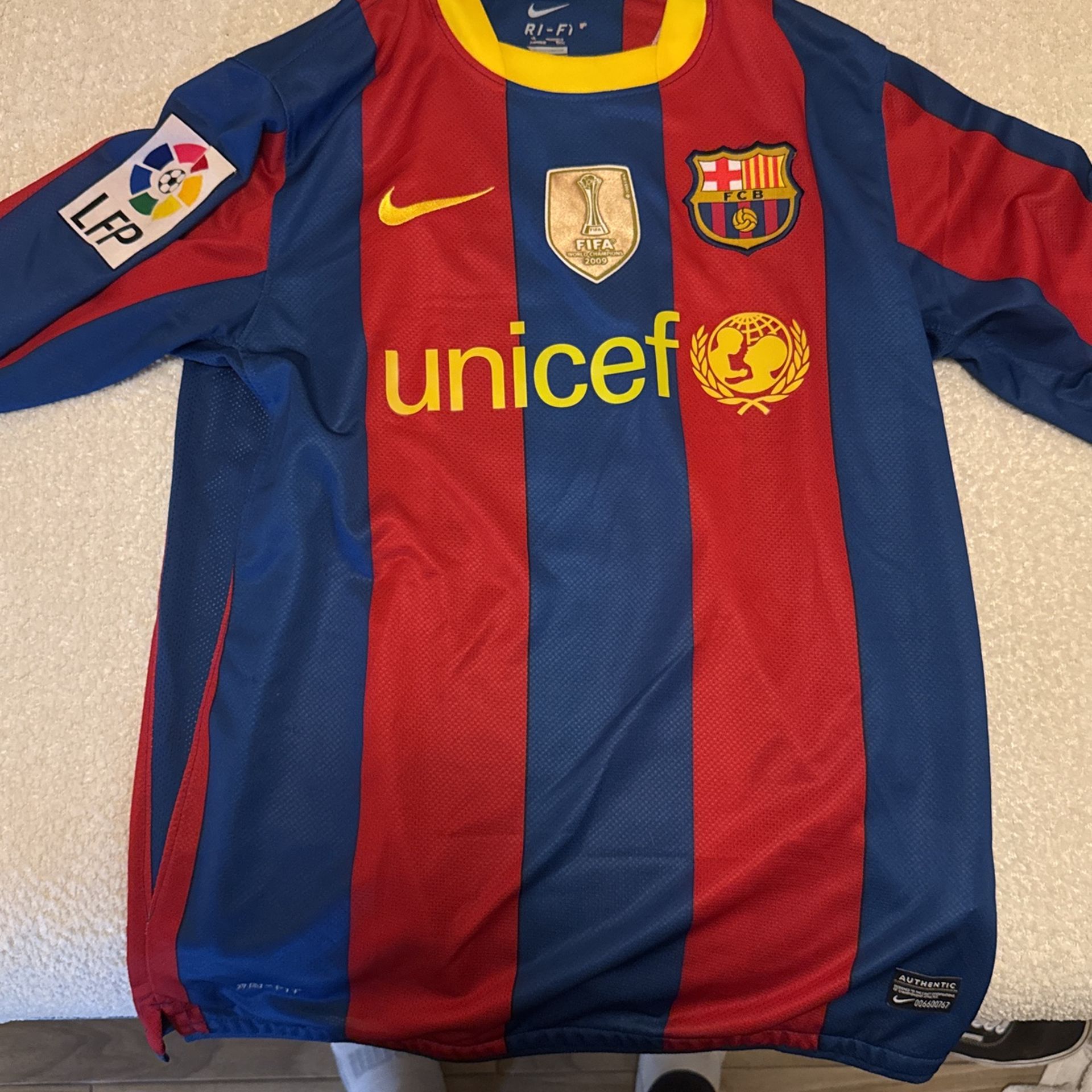 FC Barcelona Jersey - Andres Iniesta (8)