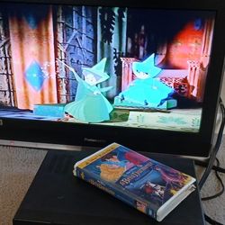 VCR  Home Video VHS Tape Player With Cables Works 