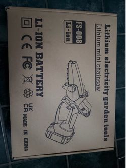 Brand New Mini Chainsaw 6" - 2x 24V Batteries, Case, Gloves