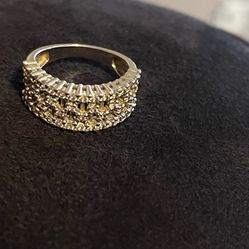 Dazzling Silver Ring With Diamonds