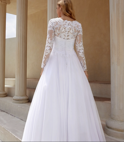 Tulle & Lace Wedding Dress