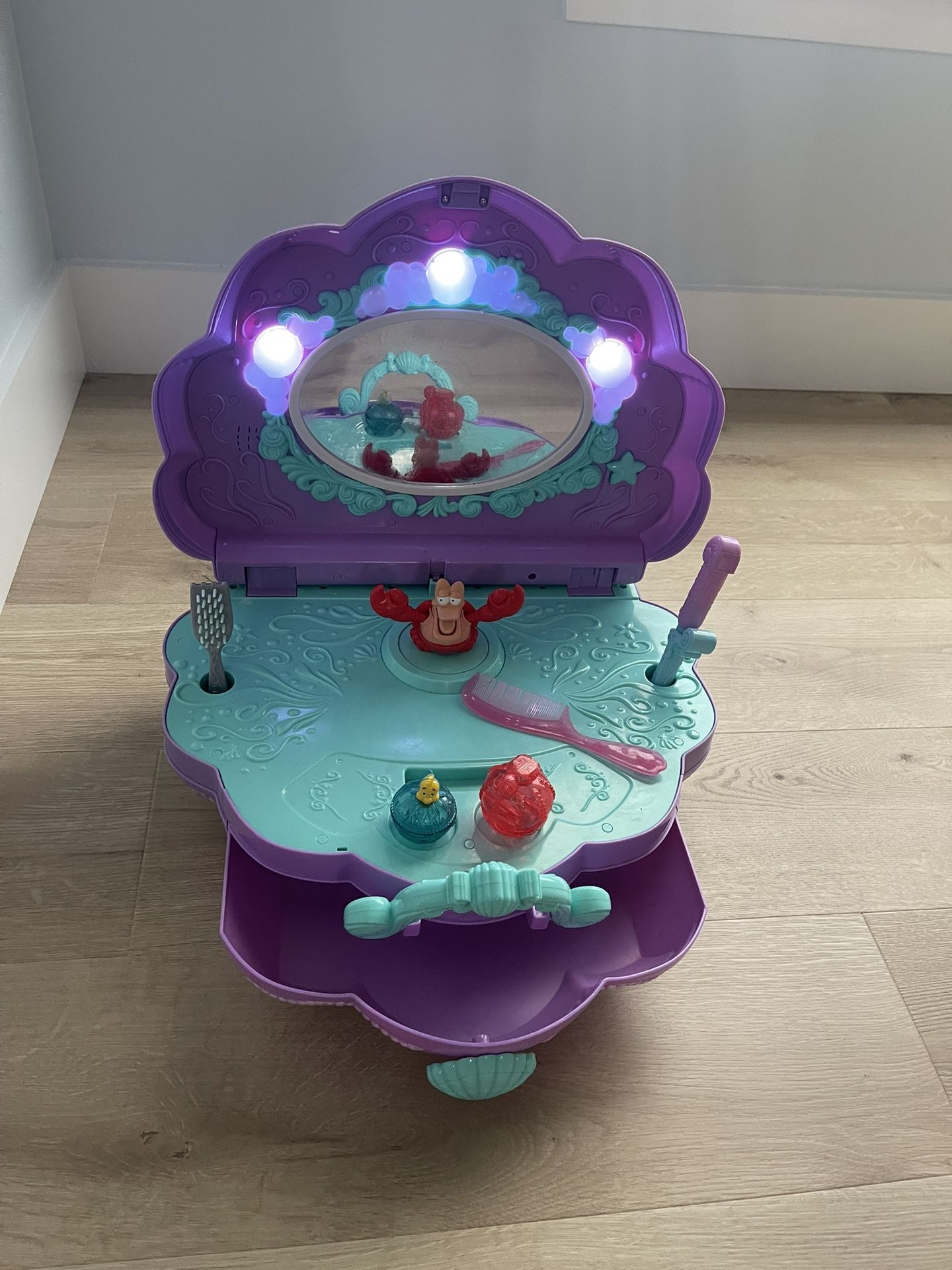 Ariel Little Mermaid Vanity With Accessories