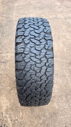 LT275/70/R18 BFGOODRICH All-TERRAIN ( 1 tire like new )