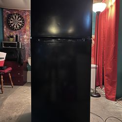 Magic Chef 10.1 cubic ft Refrigerator/Top Freezer