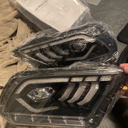 2010-2012 Mustang Raxiom LED Projector Headlights.
