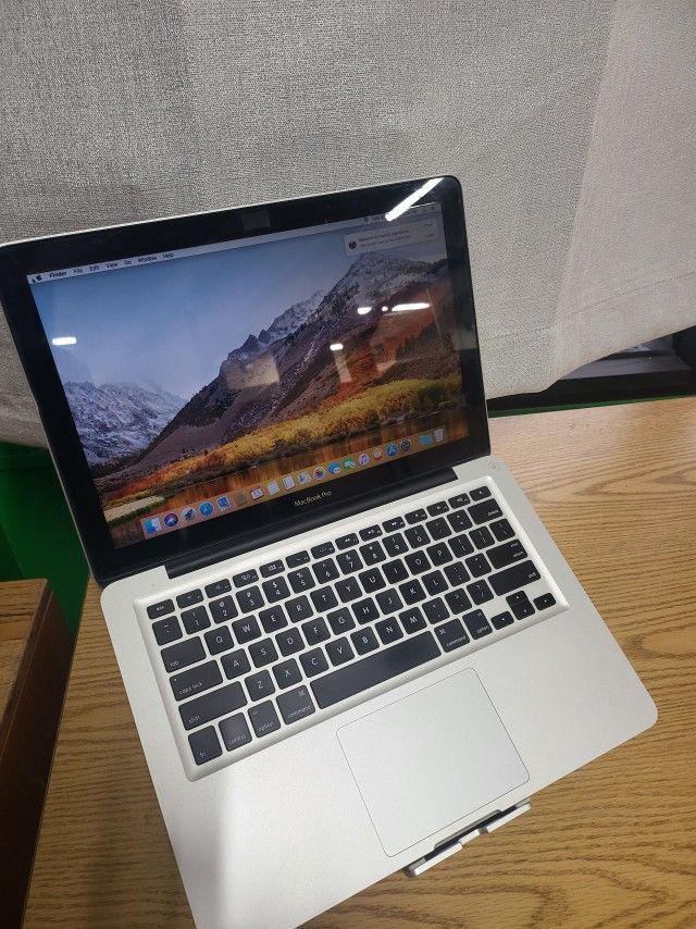 MACBOOK PRO CORE i5 AT 2.3GHZ (SHOP39)