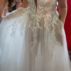 Bride's Dress Thumbnail
