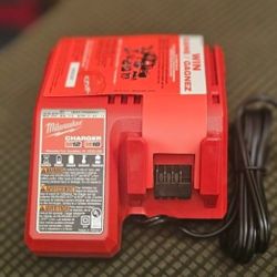 Milwaukee Duel CHARGER 