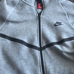 Grey Nike Tech Fleece – Men’s Small – Clean, Washed, No Flaws