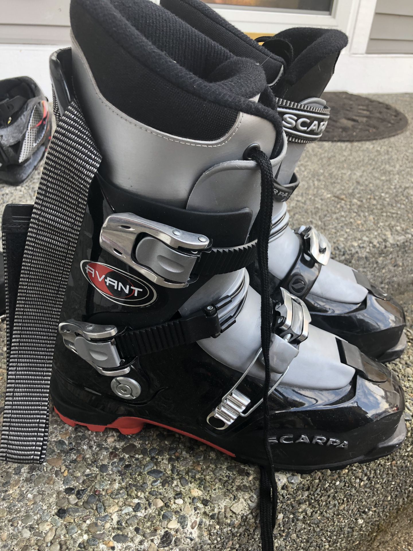 Scarpa Avant 28.5 Mondo All Terrain Ski boots, men’s, women’s
