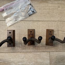 String Swing Guitar Hangers - Walnut x3