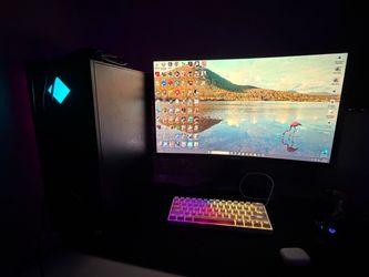 Gaming pc + monitor + keyboard/mouse