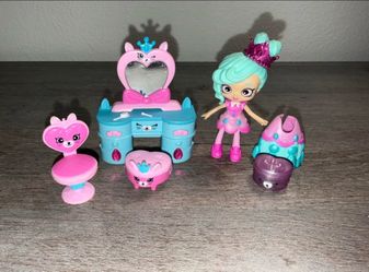 Shopkins Happy Places Royal Trends Fabulous Fox Vanity set