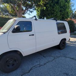 2002 Dodge Ram Van 1500
V8 5.9L