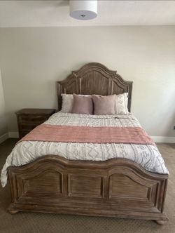 Moving Sale: Queen Rustic bedroom set