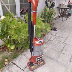 Nice SHARK VACUUM. LIKE NEW