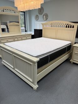 Queen bedroom set (FREE 24H DELIVERY AND SETUP)
