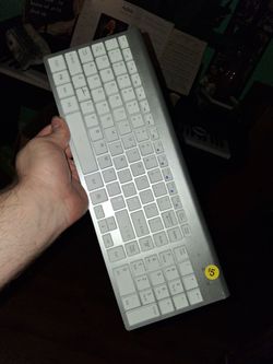 Slim Wireless Keyboard Silver and White
