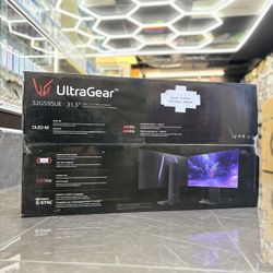 LG UltraGear 32GS95UE 31.5” OLED Gaming Monitor (Take It Home In Payment/ llévatelo a casa en pagos) 