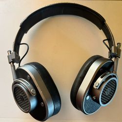 Master & Dynamics MH40 Headphones