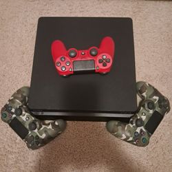 PlayStation 4 (PS4) + 3 Controllers – Works Perfectly