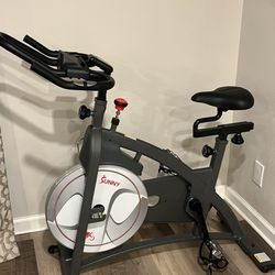 Sunny Health & Fitness Endurance Magnetic Belt Drive Indoor Cycle Exercise Bike for Stationary Cardio 