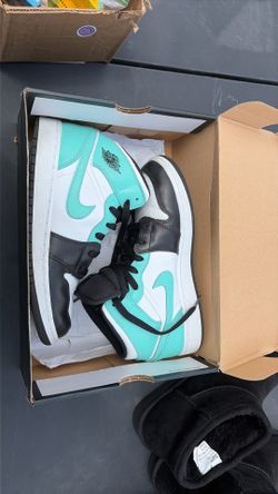 Air Jordan’s Mid