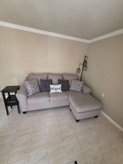 Ashley Furniture Chaise Sectional Sofa – Excellent Condition