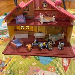 Bluey house And Dolls