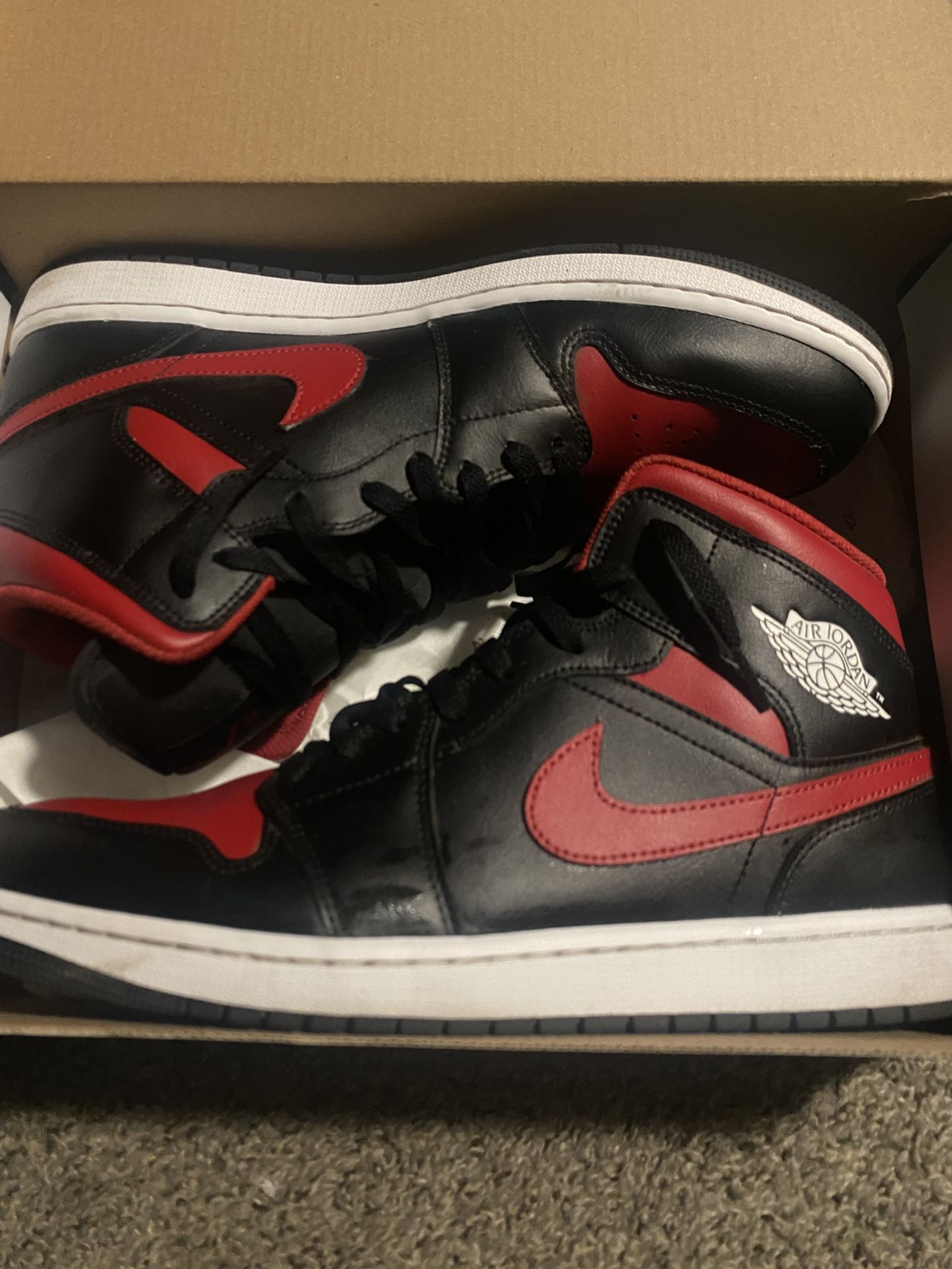 Air Jordan 1 MID